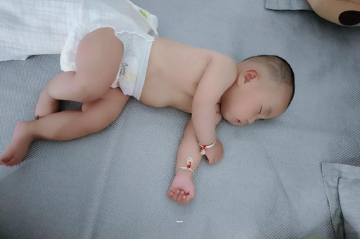 果洛宝宝突然很多眼屎 果洛宝宝突然很多眼屎